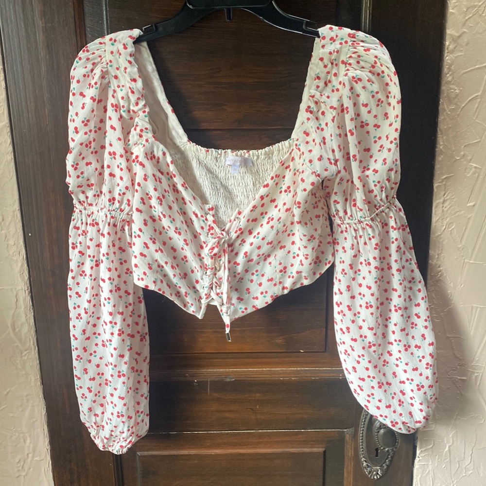 Long sleeve floral crop top
